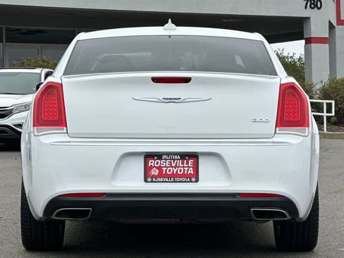 Used 2018 Chrysler 300 Touring w/ Chrome Appearance Package image 8