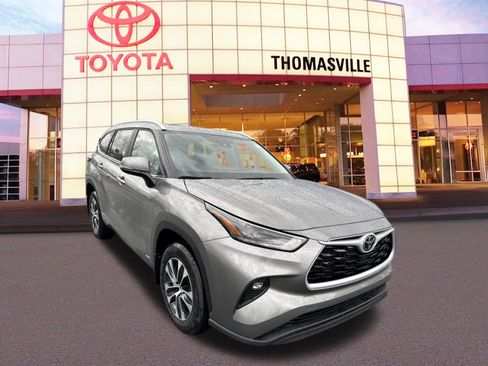 New 2026 Toyota Highlander XLE image 3