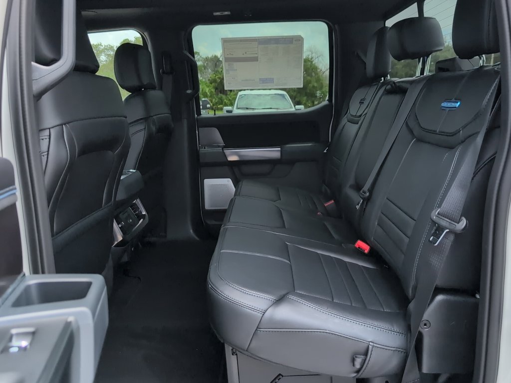 New 2026 Ford F250 Platinum w/ FX4 Off-Road Package AWD/4WD image 12