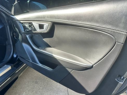 Used 2015 Jaguar F-TYPE R RWD image 23