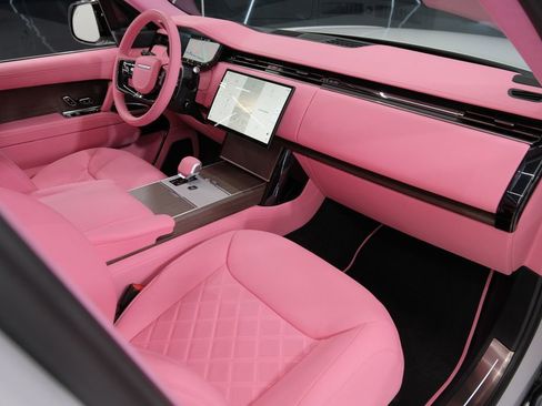 Used 2025 Land Rover Range Rover SE image 38