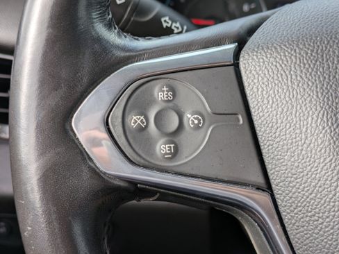 Used 2020 Chevrolet Traverse LT image 24