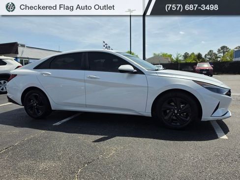 Used 2022 Hyundai Elantra SEL w/ Convenience Package FWD image 10