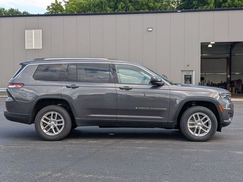 Used 2022 Jeep Grand Cherokee L Laredo w/ Luxury Tech Group I AWD/4WD image 8