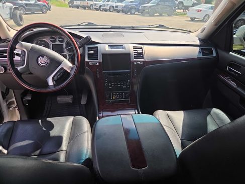 Used 2010 Cadillac Escalade ESV Luxury RWD image 7