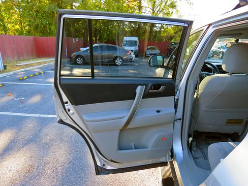 Used 2008 Toyota Highlander Sport image 31