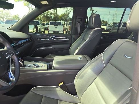 Used 2023 Cadillac Escalade ESV Sport w/ LPO, ONYX Package image 8