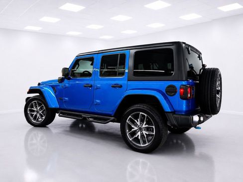 Used 2024 Jeep Wrangler Unlimited w/ Convenience Group AWD/4WD image 4