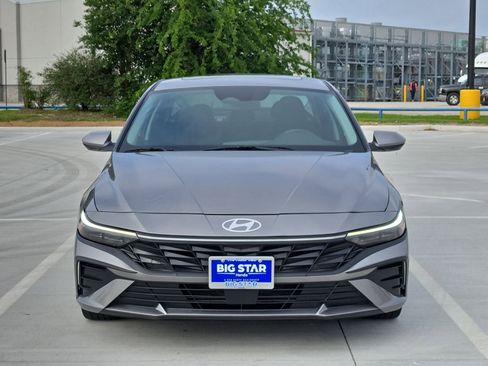 Used 2025 Hyundai Elantra SEL FWD image 10