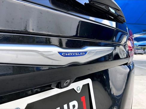Used 2019 Chrysler Pacifica Limited FWD image 30