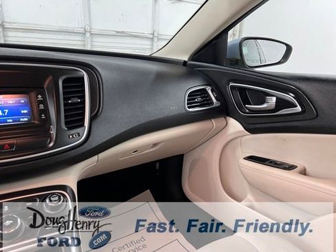 Used 2015 Chrysler 200 Limited image 41