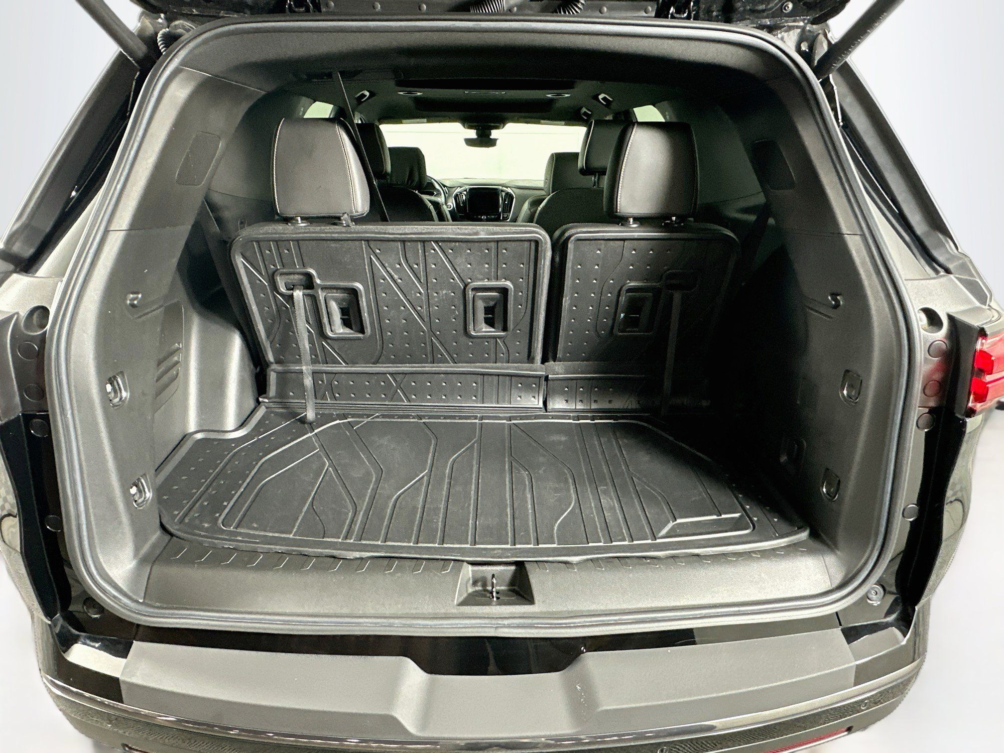 Used 2023 Chevrolet Traverse Premier w/ Redline Edition AWD/4WD image 32