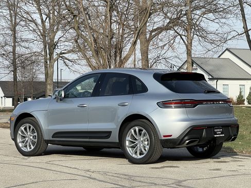New 2026 Porsche Macan image 3