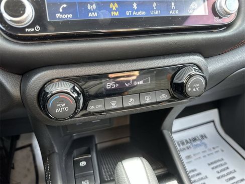 Used 2023 Nissan Kicks SR image 18