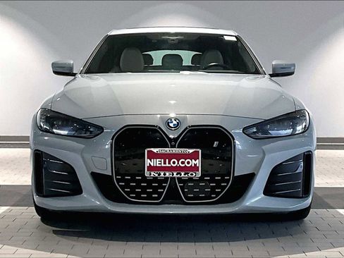 Used 2022 BMW i4 eDrive40 w/ M Sport Package image 13