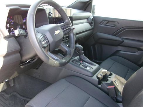 Used 2024 Chevrolet Colorado W/T RWD image 12