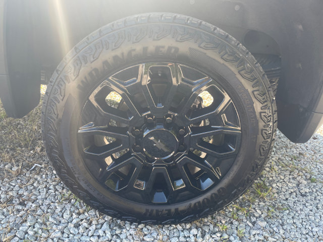 Certified 2025 Chevrolet Silverado 2500 High Country w/ High Country Premium Package AWD/4WD image 18