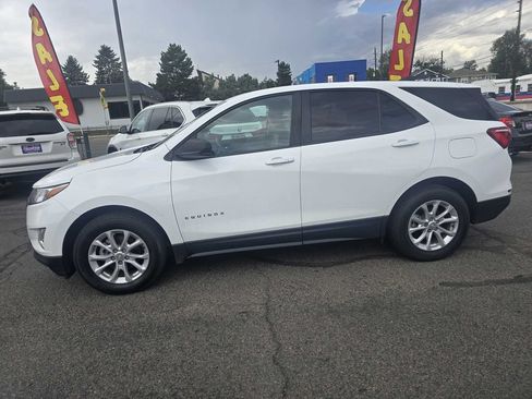 Used 2021 Chevrolet Equinox LS w/ LS Convenience Package AWD/4WD image 9