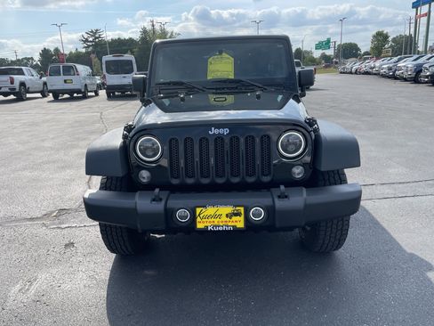 Used 2018 Jeep Wrangler Unlimited Rubicon w/ Cold Weather Group AWD/4WD image 3