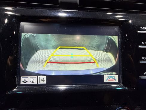 Used 2018 Toyota Camry XLE image 29