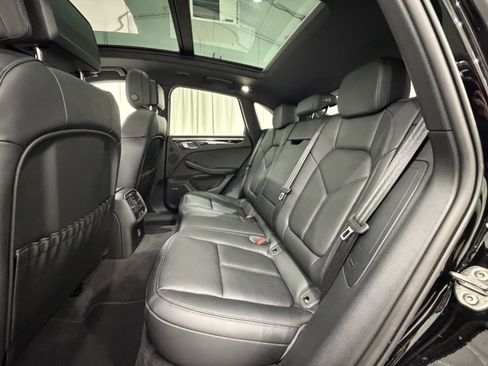 Certified 2025 Porsche Macan image 20