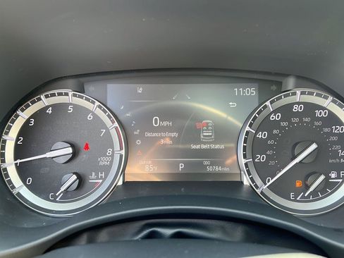 Used 2022 Toyota Highlander XLE AWD/4WD image 9