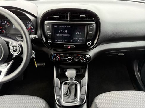 Used 2022 Kia Soul LX FWD image 18