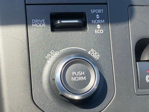 Used 2023 Toyota Highlander XSE AWD/4WD image 17