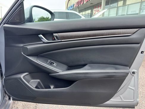 Used 2018 Honda Accord EX image 28