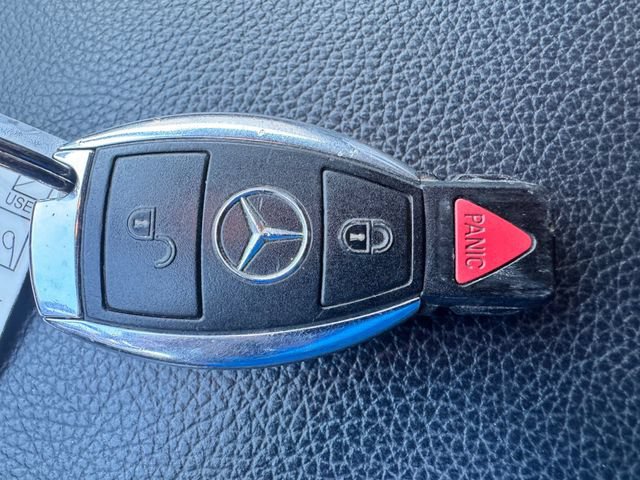 Used 2012 Mercedes-Benz R 350 BlueTEC 4MATIC image 19