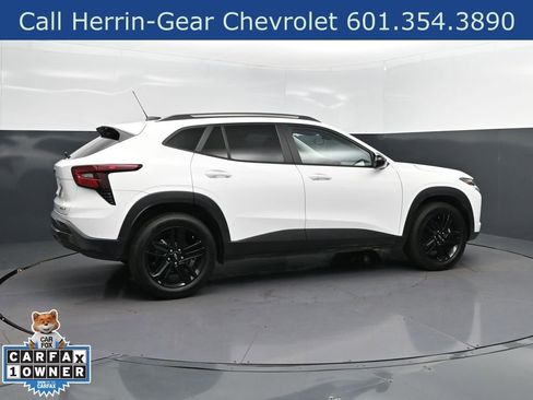 Used 2025 Chevrolet Trax ACTIV w/ Sunroof Package FWD image 8