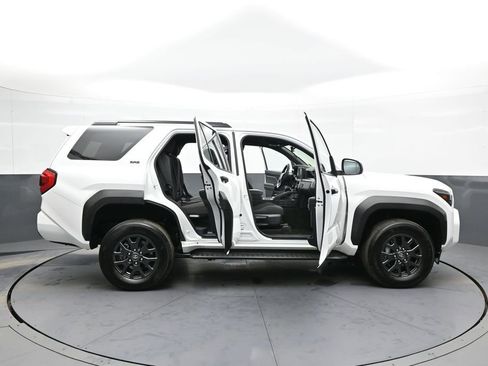 Certified 2025 Toyota 4Runner SR5 image 40