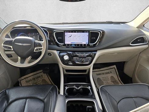 Used 2021 Chrysler Pacifica Limited AWD/4WD image 16