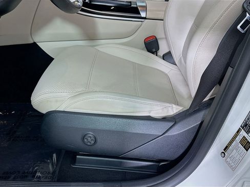 Used 2023 Mercedes-Benz GLC 300 4MATIC image 22