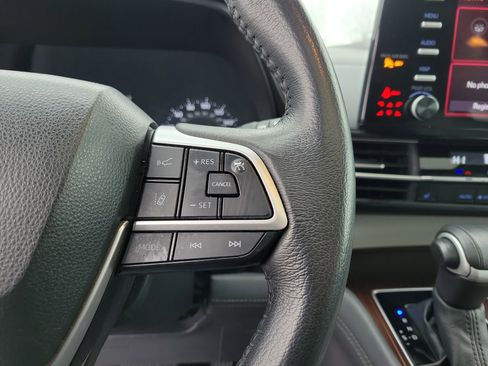 Used 2024 Toyota Sienna XLE image 23
