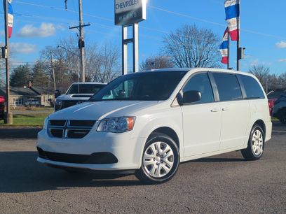 Used 2018 Dodge Grand Caravan SE w/ UConnect Hands-Free Group