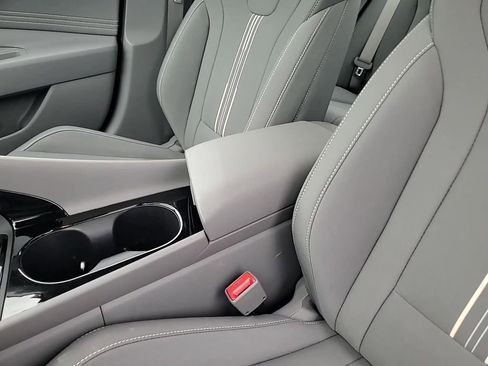 Certified 2025 Hyundai Elantra SEL image 21