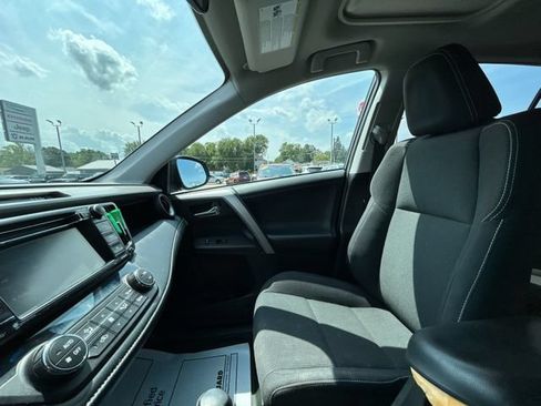 Used 2018 Toyota RAV4 XLE AWD/4WD image 45