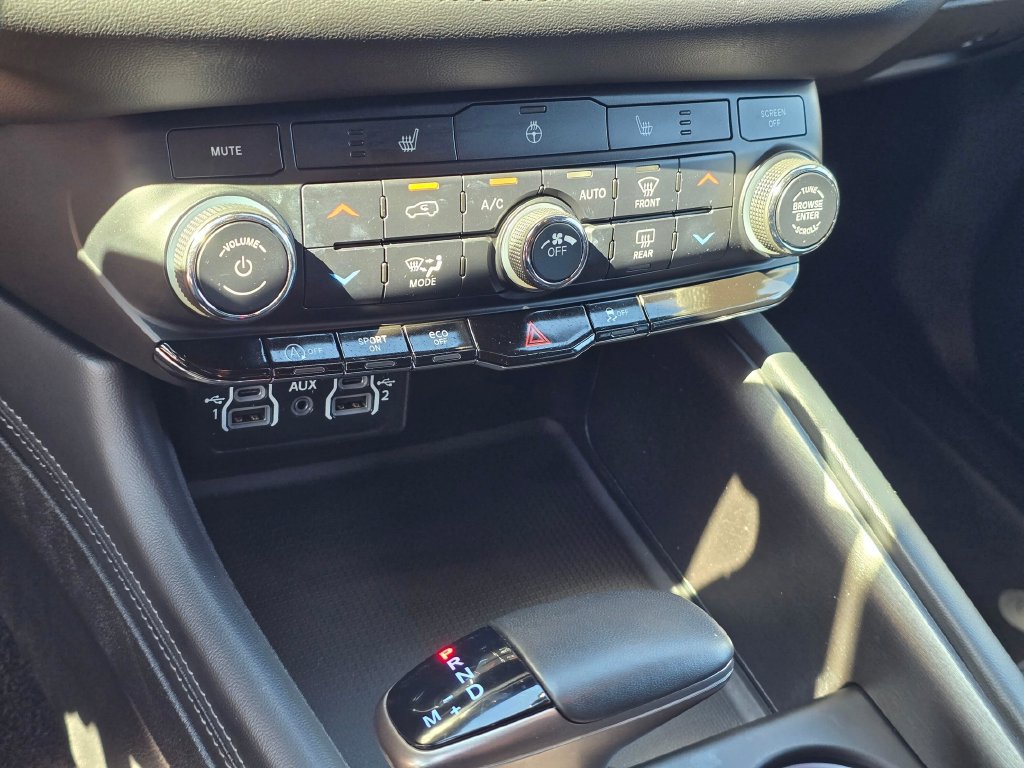 Used 2024 Dodge Durango SXT w/ 3rd Row Seating Group AWD/4WD image 24