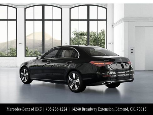 Used 2025 Mercedes-Benz C 300 Sedan image 29