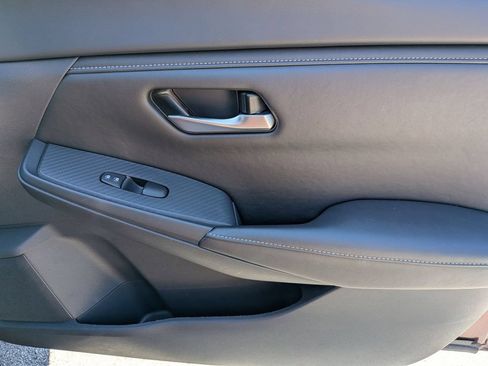 Used 2025 Nissan Sentra SV FWD image 32