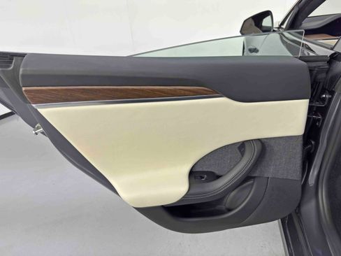 Used 2021 Tesla Model S Plaid image 43