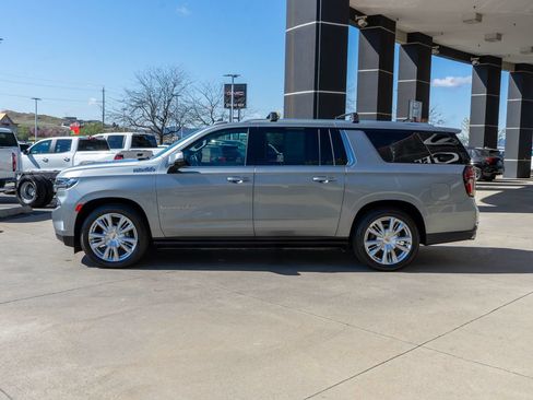 Used 2024 Chevrolet Suburban High Country AWD/4WD image 4