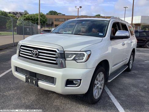 Used 2019 Toyota Sequoia Platinum RWD image 3
