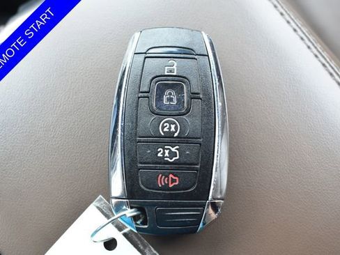 Used 2018 Lincoln MKX Reserve w/ Driver Assistance Package AWD/4WD image 8