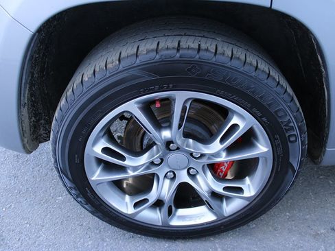 Used 2021 Jeep Grand Cherokee SRT image 9