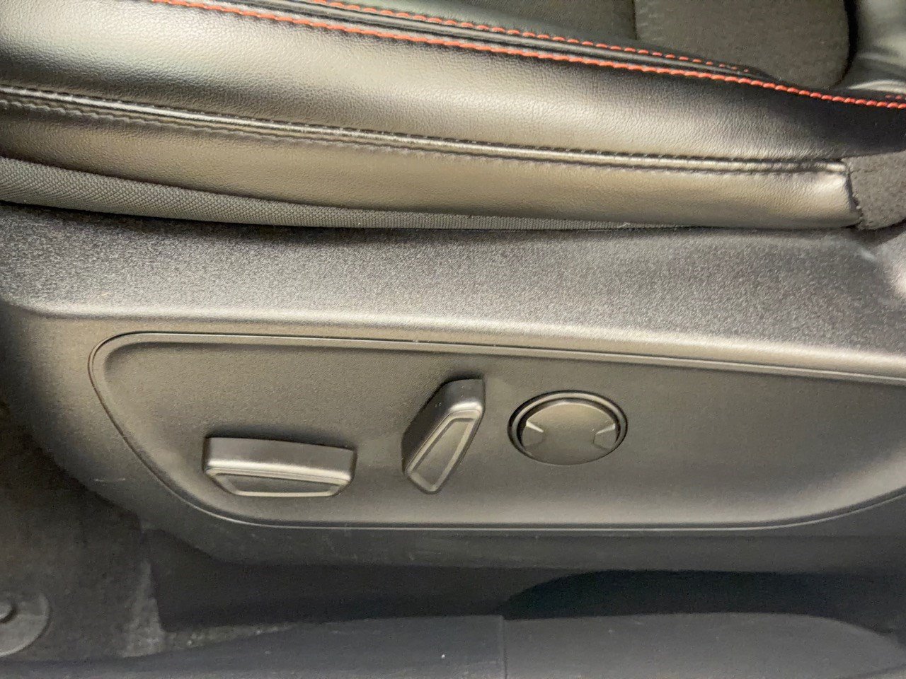 Used 2025 Ford Escape ST-Line FWD image 16