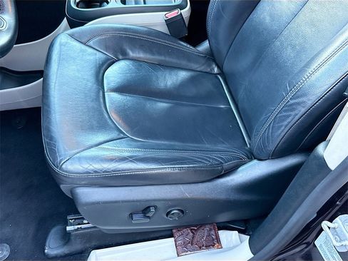 Used 2017 Chrysler Pacifica Touring-L image 20