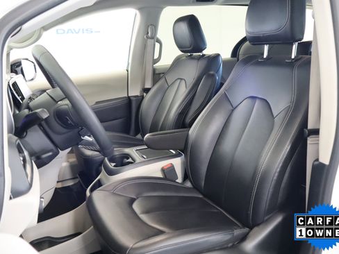 Used 2024 Chrysler Pacifica Select image 18