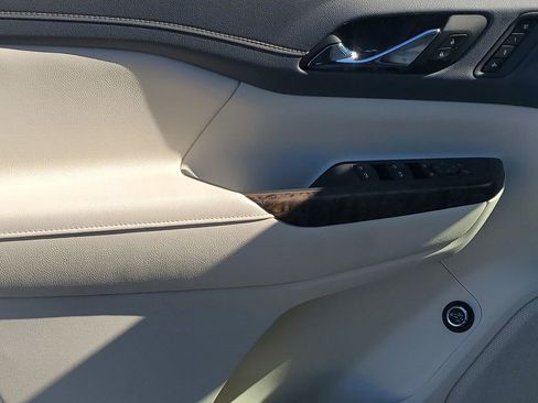 Used 2021 GMC Acadia Denali w/ Denali Technology Package image 42